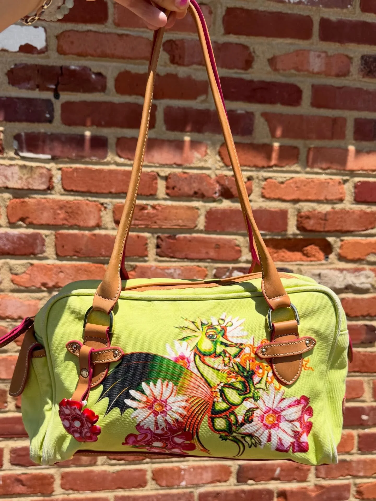 Wow such a COOL Longchamp handbag!
$89.99

Authenticity always guaranteed 

#longchamp #consignment #designerconsigner #consignwithus #shopsmall