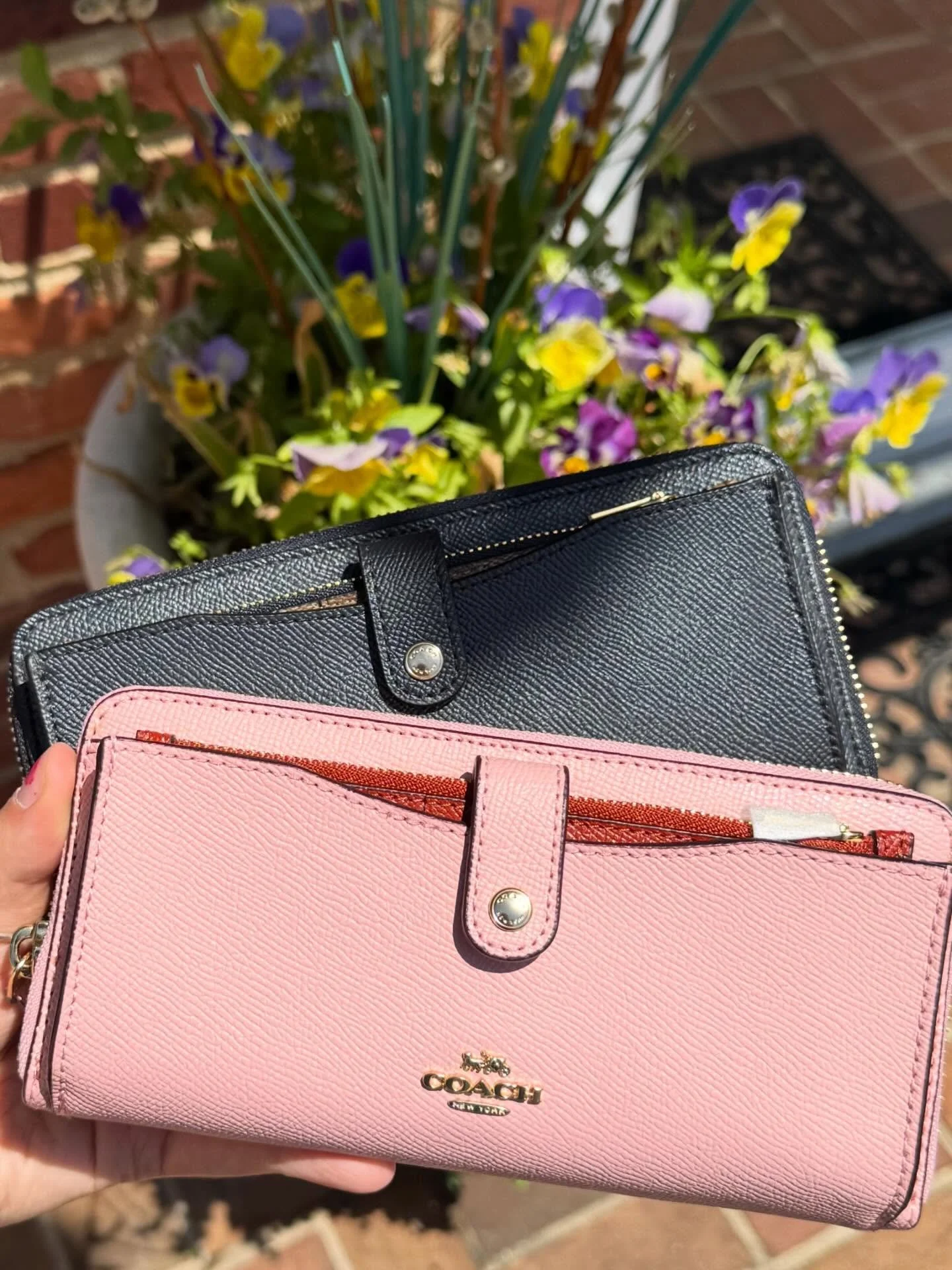 Wow! NEW Coach Multifunctional Wallets!
Retail $275
OUR PRICE $65.99

#coach #new #consignment #designerconsigner #shopsmall