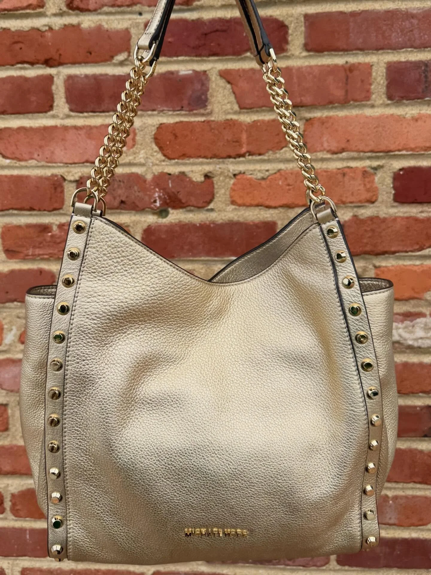 NWT Michael Kors Studded Handbag
Retail $368
OUR PRICE $85.99

#michaelkors #leather #designerconsigner #consignment #shopwithus