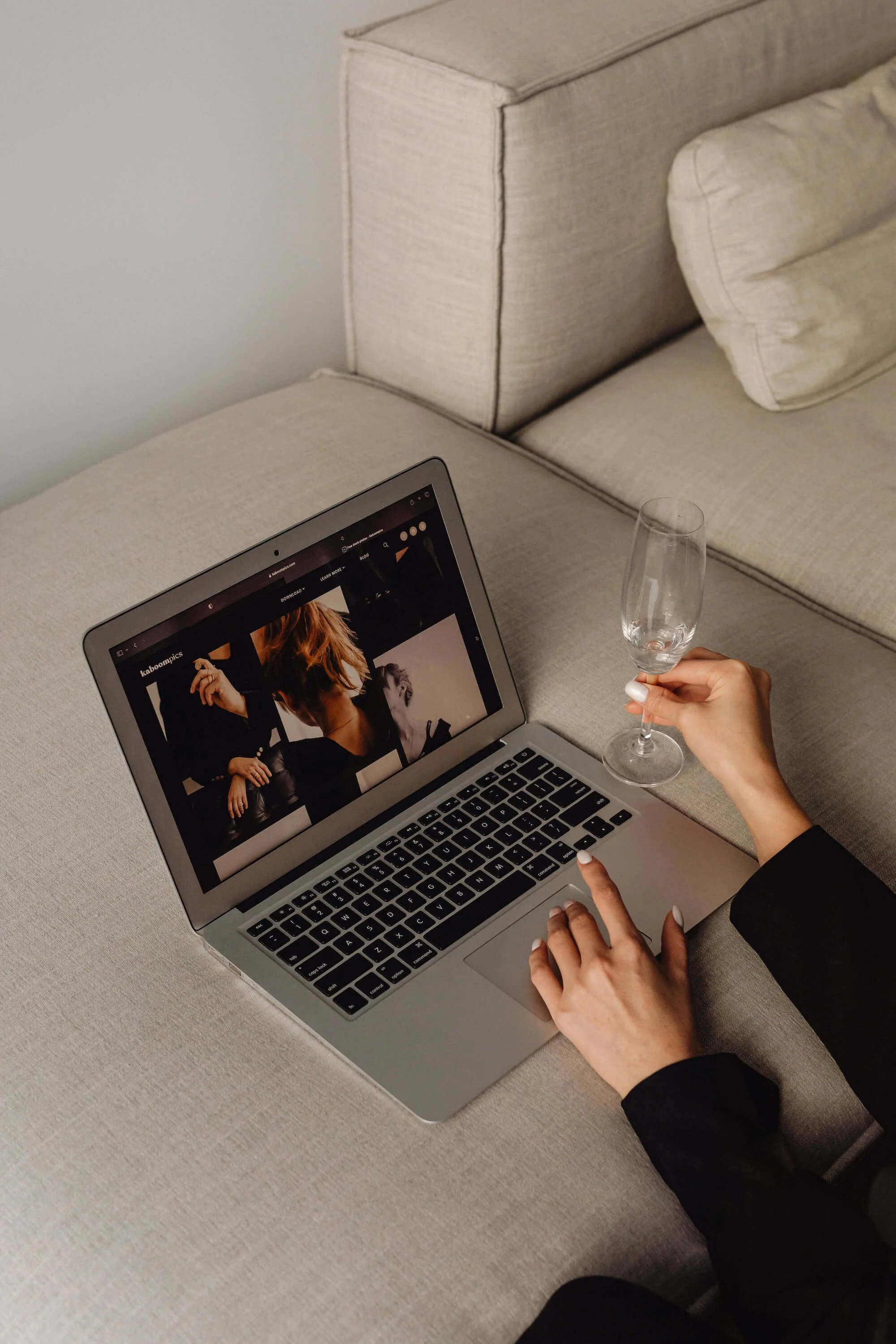 kaboompics_dark-classy-aesthetic-fashion-beautiful-asian-female-entrepreneur-in-black-suit-technology-and-devices-iphone-laptop-airpods-30041 (1).jpg