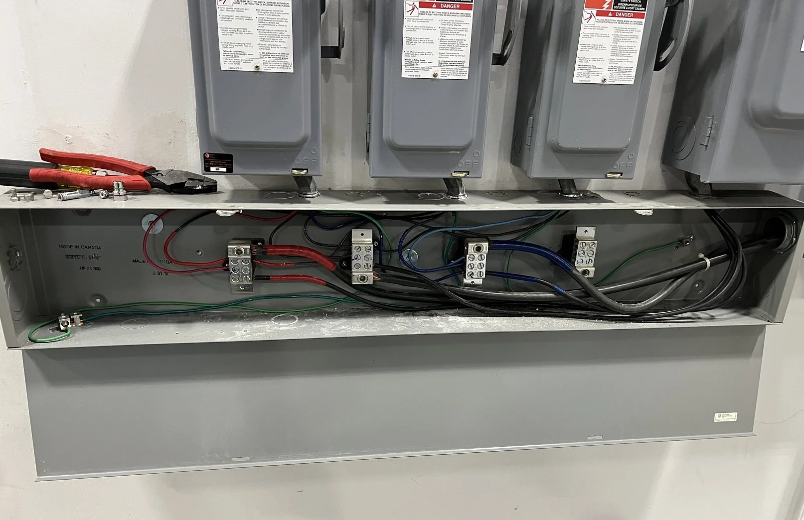 600V Power Splitter Installation for Industrial Electrical Distribution