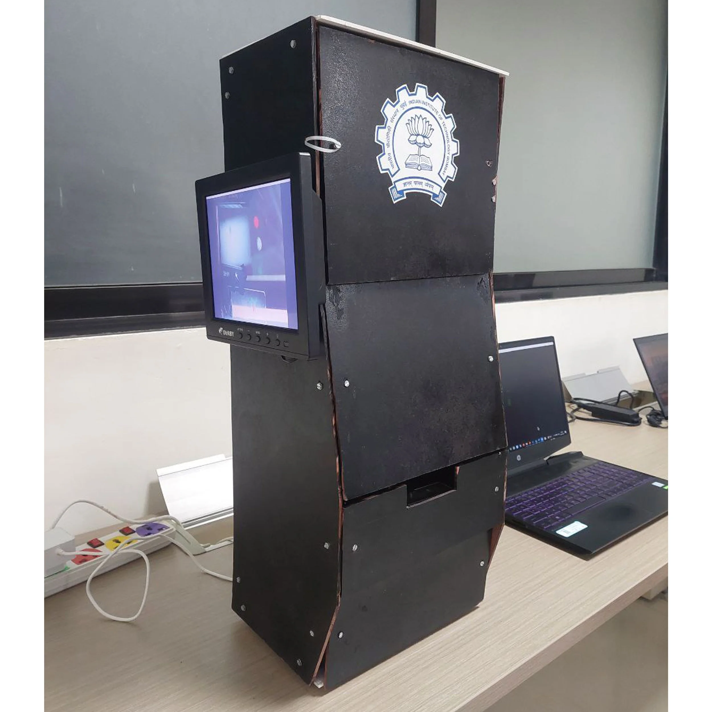 System Hardware Development of a Portable Microarray Scanner