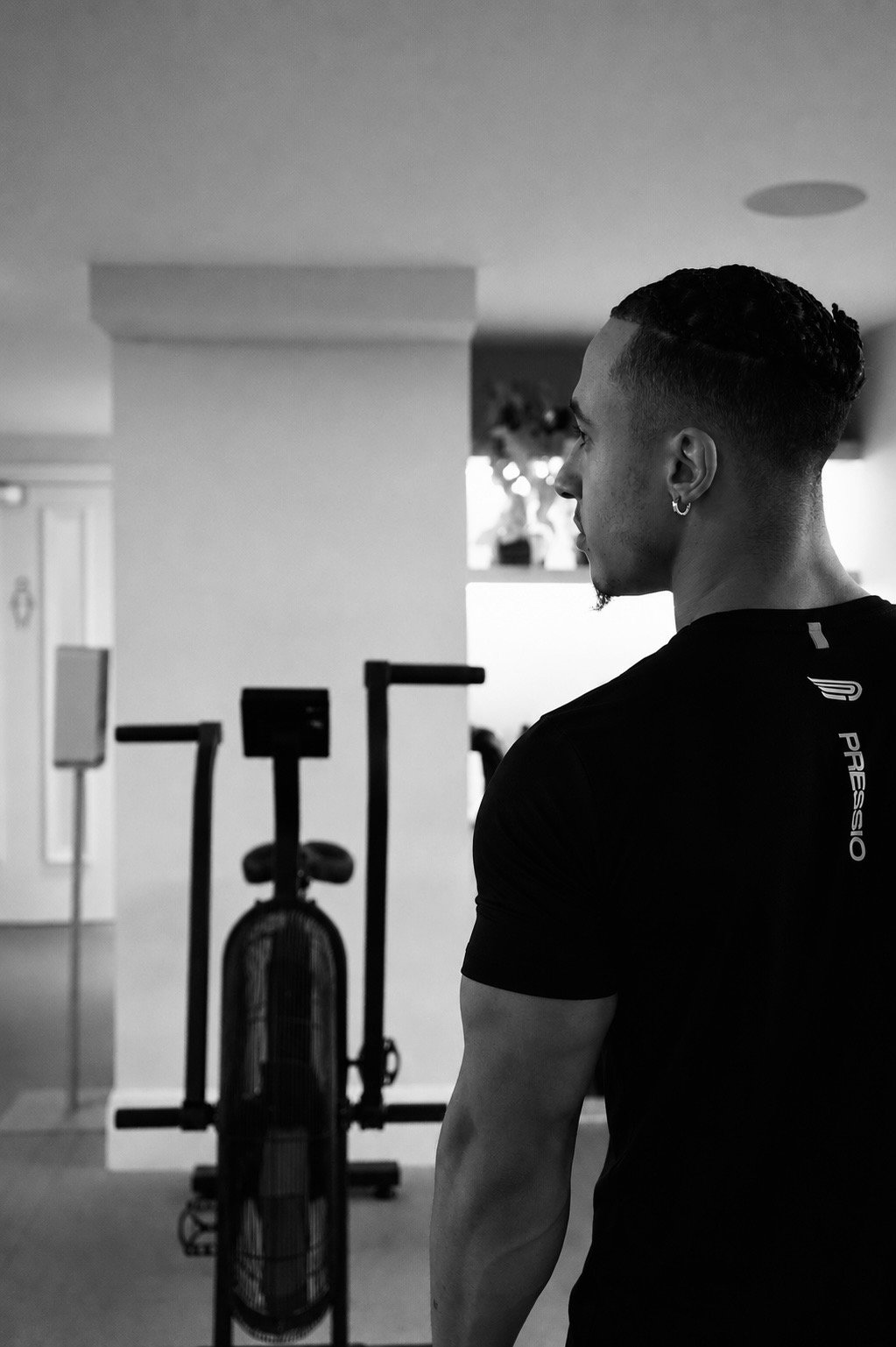Levi Kinchant personal trainer in Kensington, specialising in strength, body composition and performance coaching.