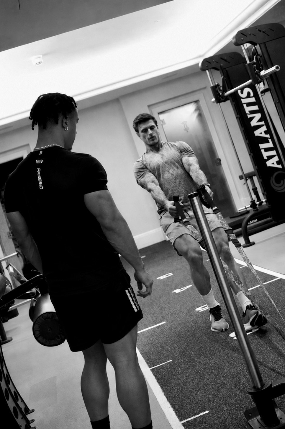 Private one-to-one personal training session with Levi Kinchant in a premium gym environment in Kensington, West London.