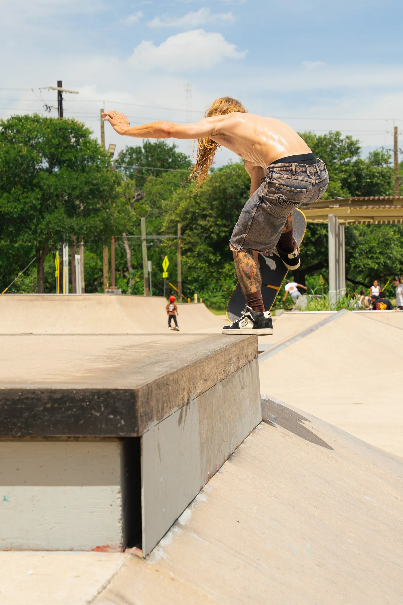 Local skateboarder (@moreworldproblems) caught at House Park in Austin, Texas doing a Footplant off the ledge into the bank below.