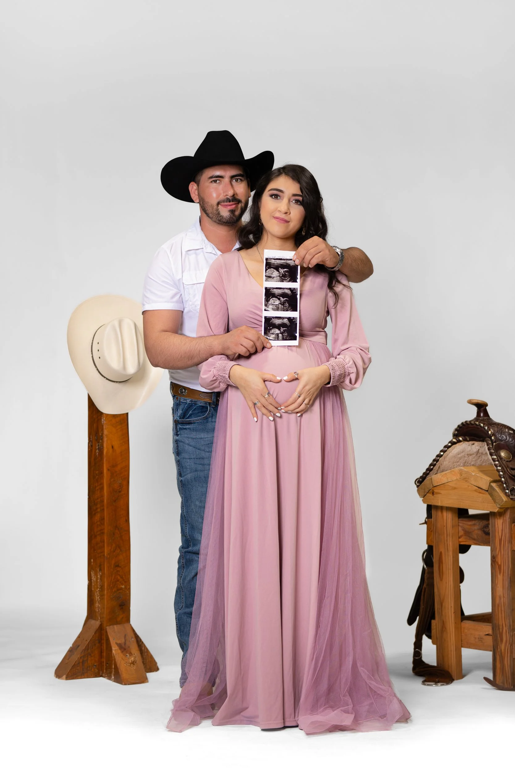 Maternity-Photo-In-Studio-Session.jpg