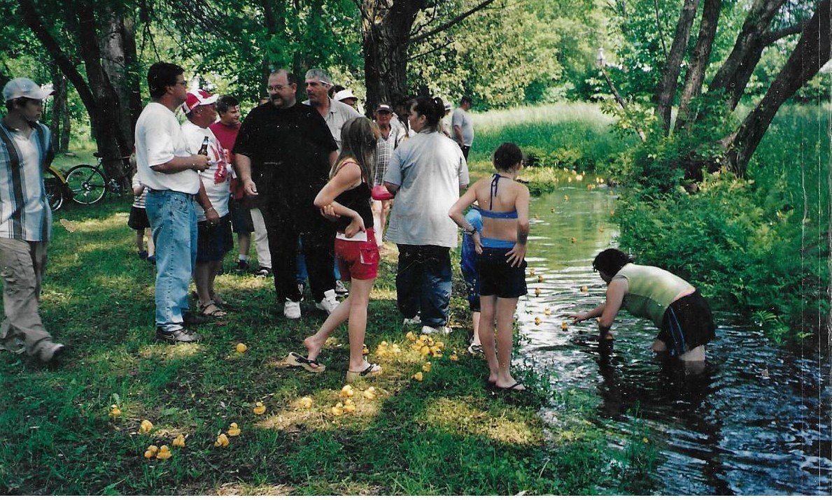 Canada Day 2002- 24 Duck race.jpg