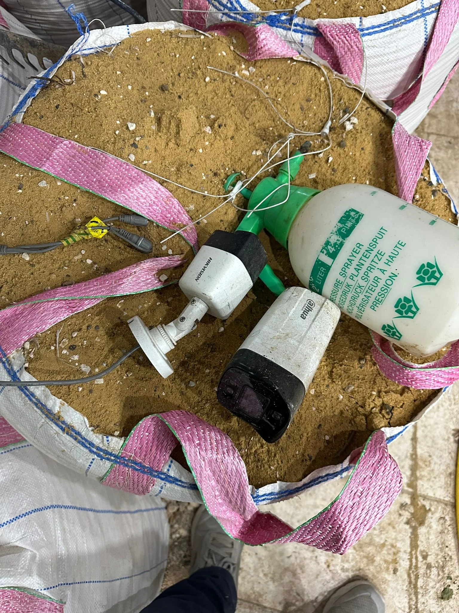 Update: Israeli soldier steals cameras from Hebron house