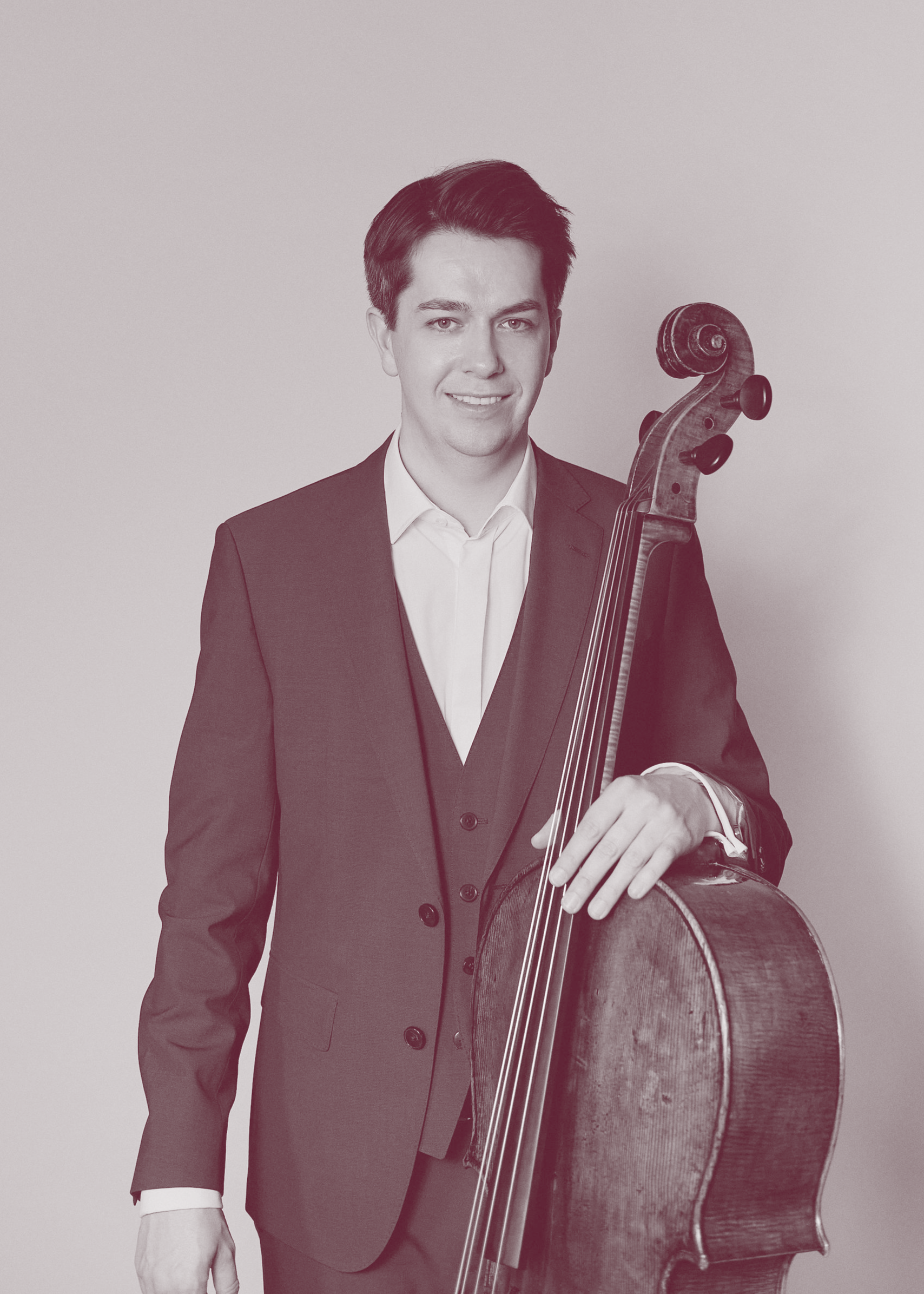 Künstlerportrait von Jakob Stepp, Violoncello. Musiker und Künstlerischer Leiter der Musikfestspiele Schwaben 2026