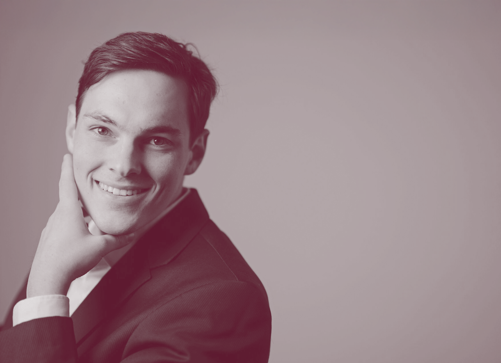Künstlerportrait von Maximilian Kromer, Klavier. Musiker der Musikfestspiele Schwaben 2026