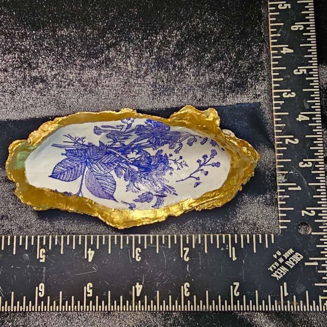 shell-yeah-Blue-and-white-deep-dish-1.jpg