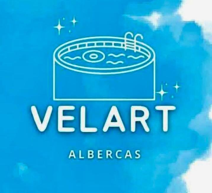 Logo de una alberca con agua y escaleras, fondo azul cielo, con el texto 'Velart Albercas'.
