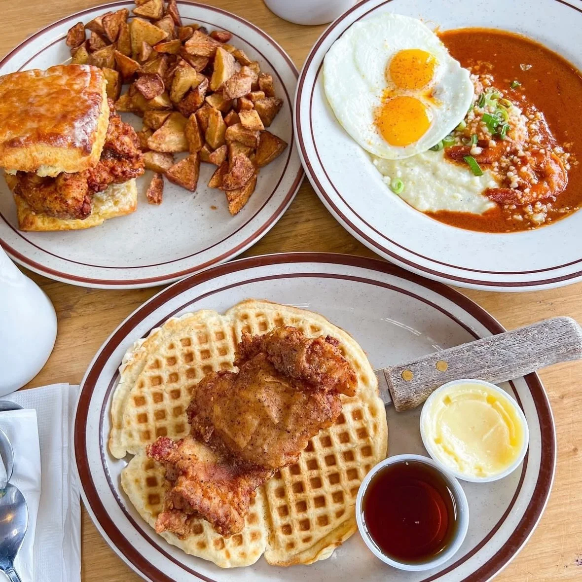 First brunch of the month 🙌🏽 🍳🍤🍗🧇
Who&rsquo;s coming thru? 
Brunch is served weekends: 10am-3pm 

#seattlebrunch #seattlefoodie #seattlefood #soulfood photo by @seattle.food.diva
