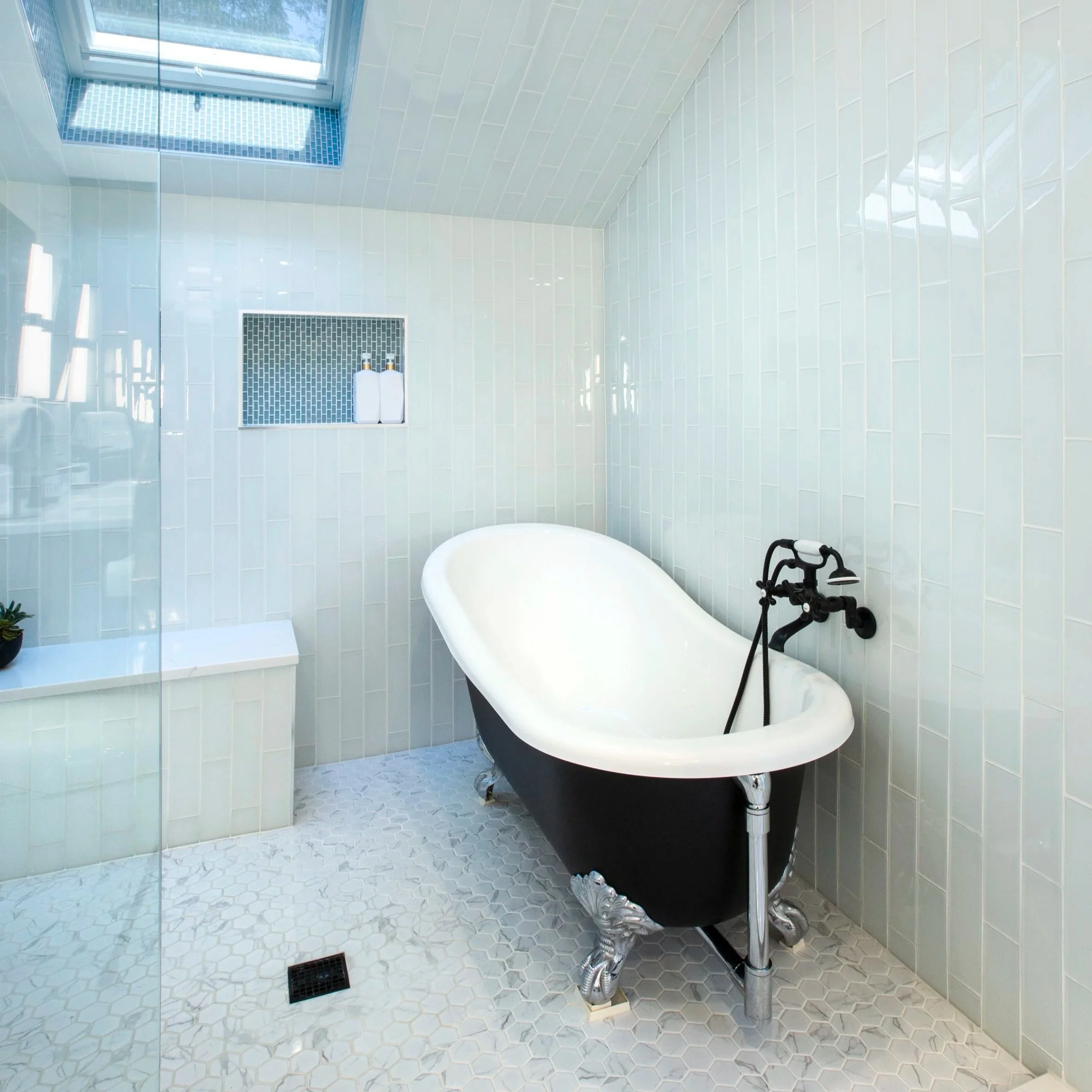 Claw foot tub