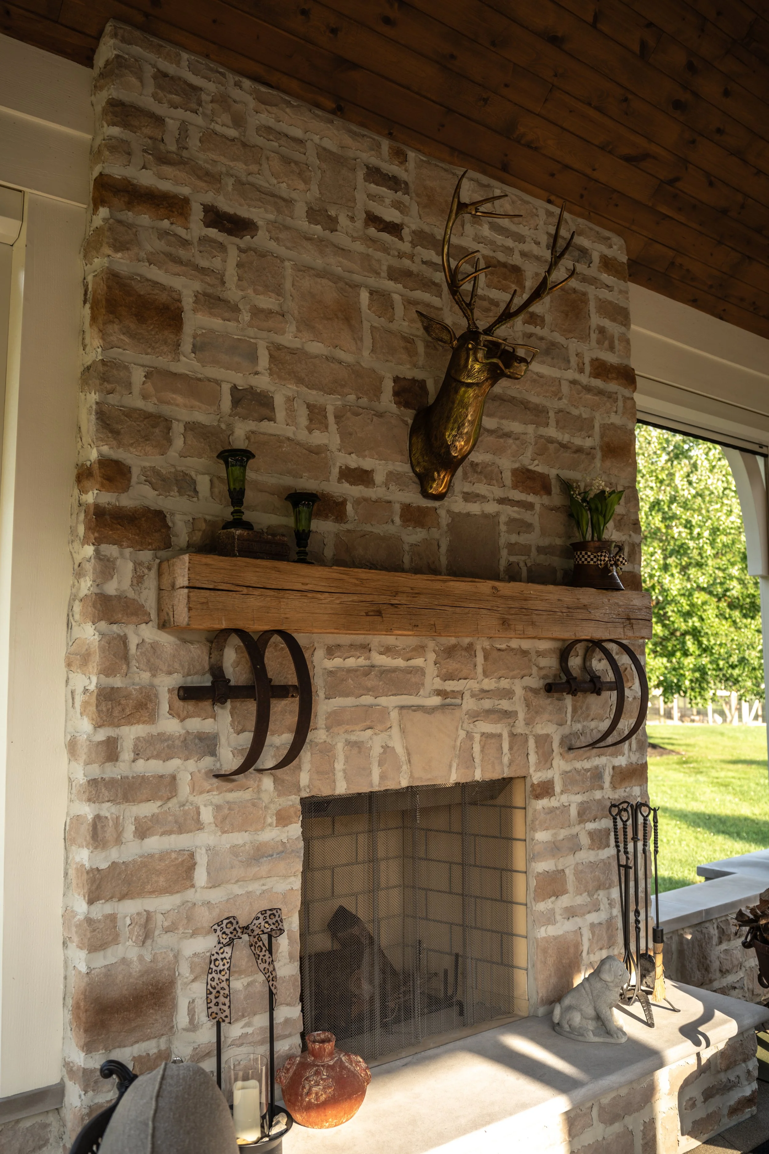 Custom mantle