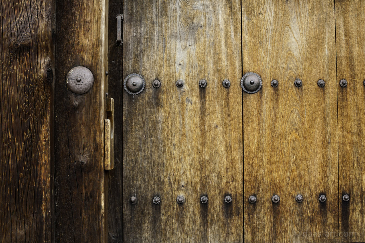 aforestofphotos:

Kyoto wood door