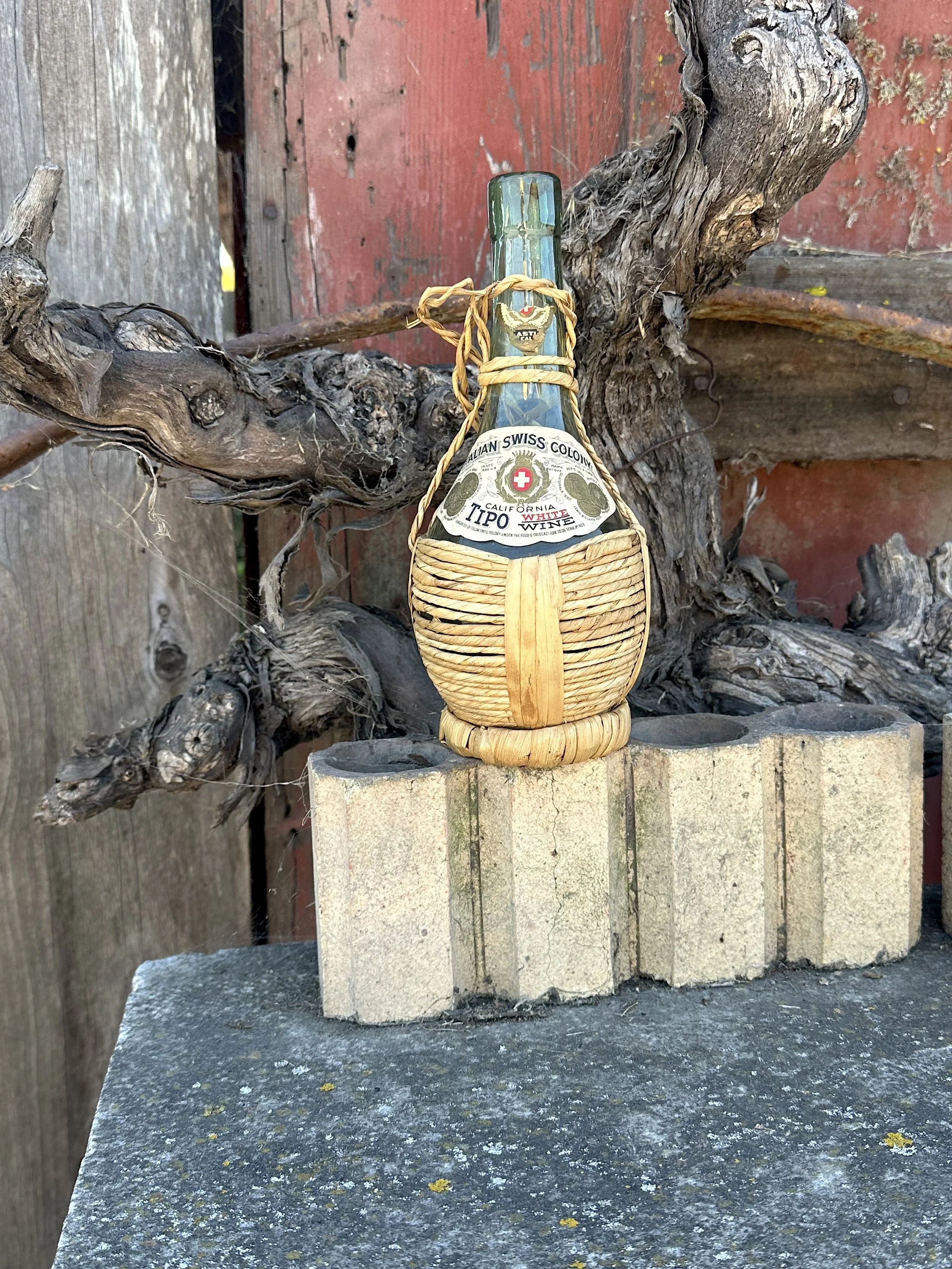 “Tipo” White Wine Bottle