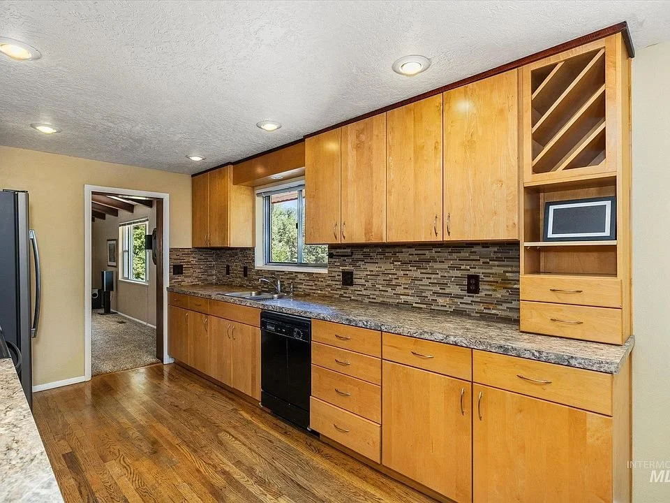 Existing kitchen. The room before renovation, with its original arrangement of cabinetry and appliances.