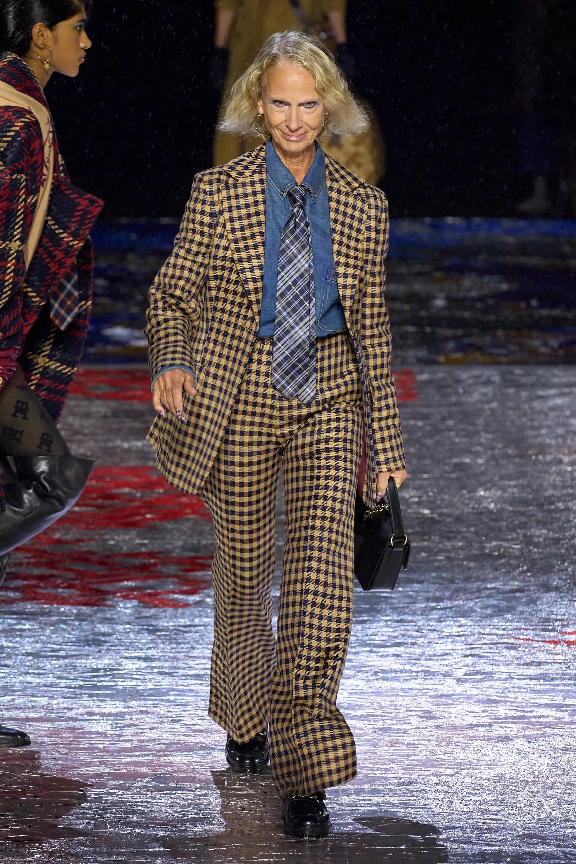 00050-tommy-now-fall-2022-ready-to-wear-credit-gorunway.jpeg