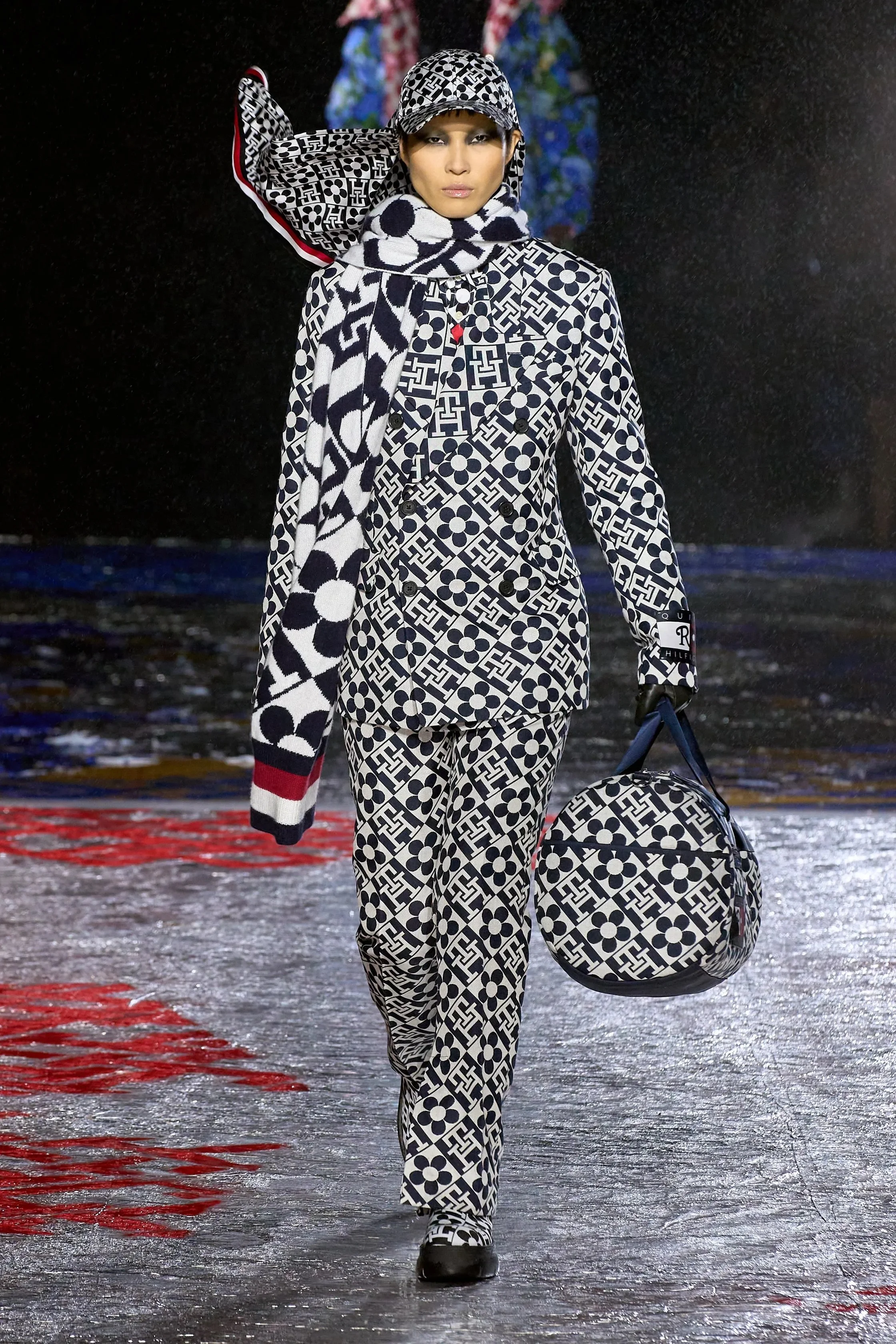 00072-tommy-now-fall-2022-ready-to-wear-credit-gorunway.jpeg