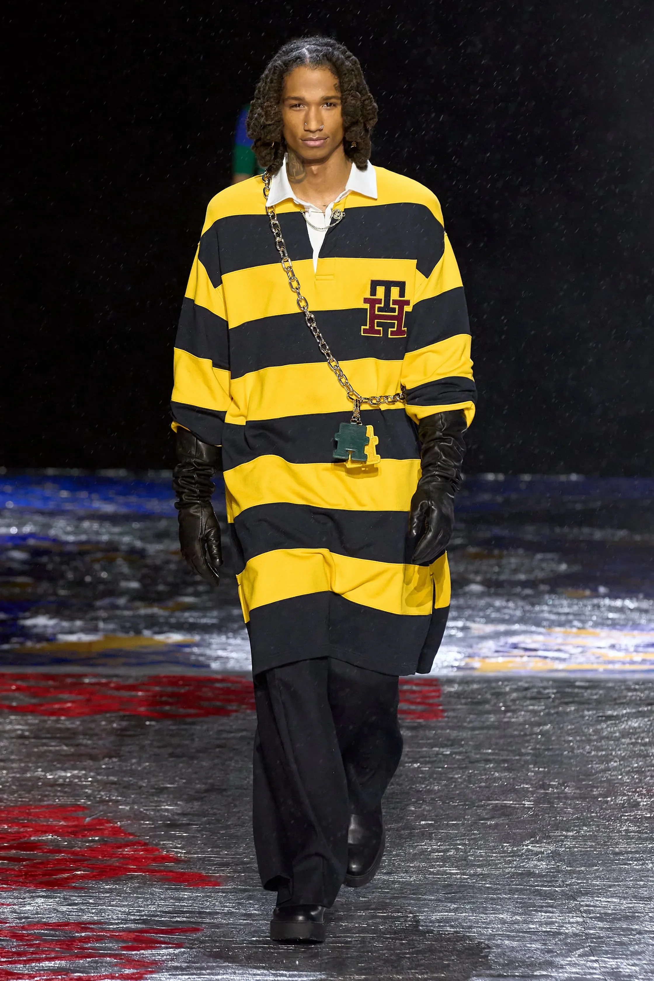 00001-tommy-now-fall-2022-ready-to-wear-credit-gorunway.jpeg