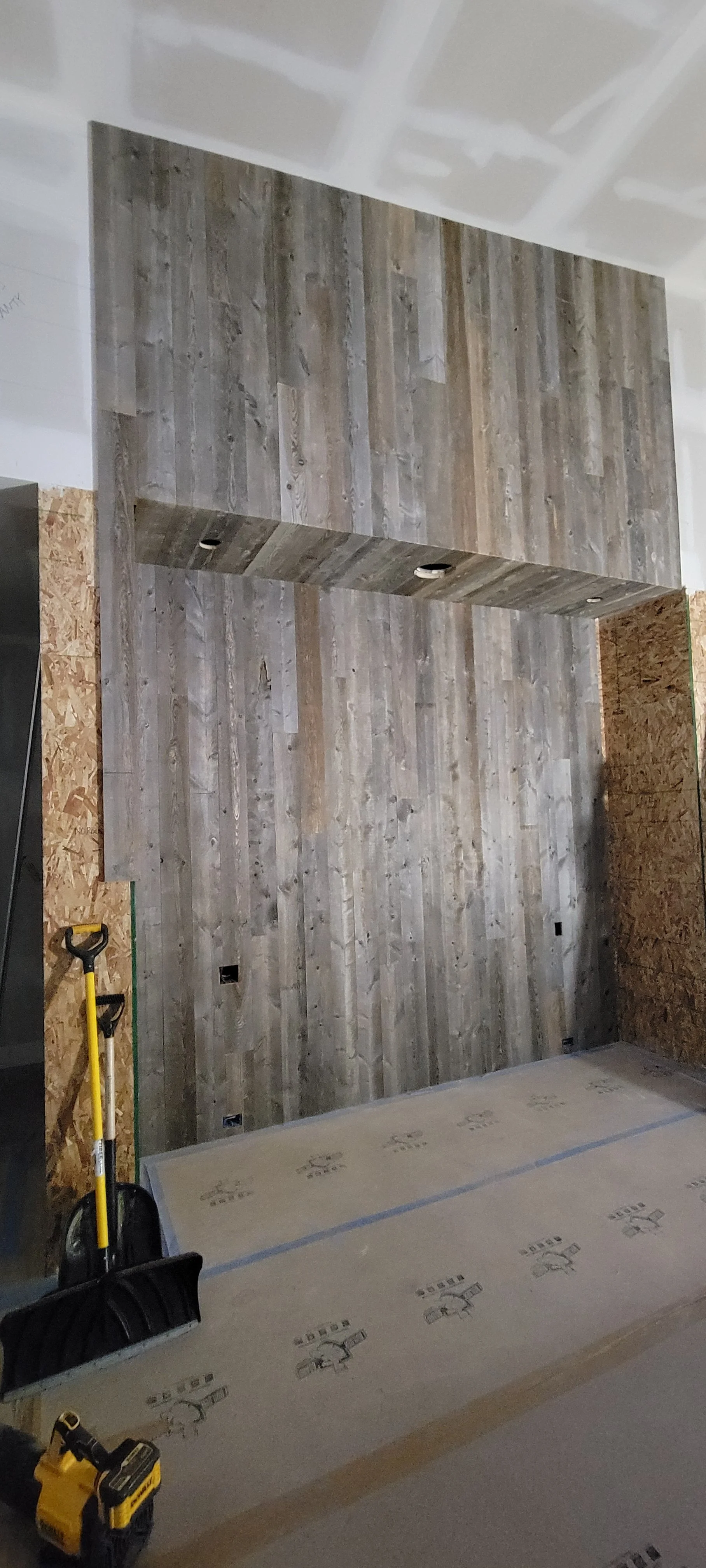 Reclaimed barnwood featurewall with waterfalled boards