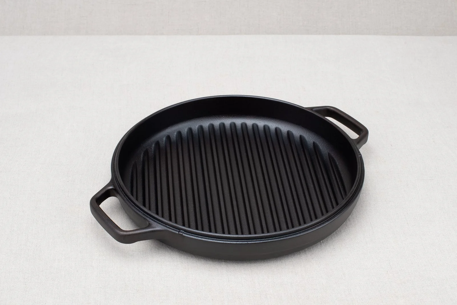 Borough Furnace cast iron grill pan showing parallel ridges, top view on white background