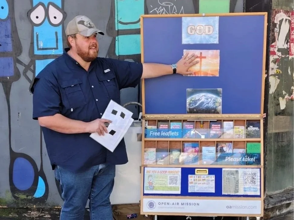 A Street Performer Changes Our Plans – Portsmouth Evangelism
