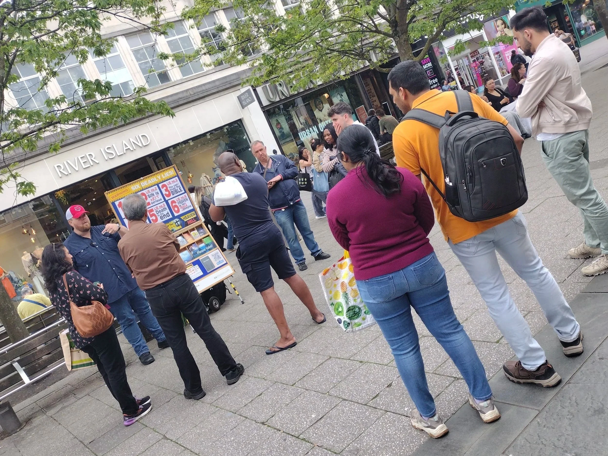 Friendly Atheists Heckle the Preaching! – Southampton Evangelism