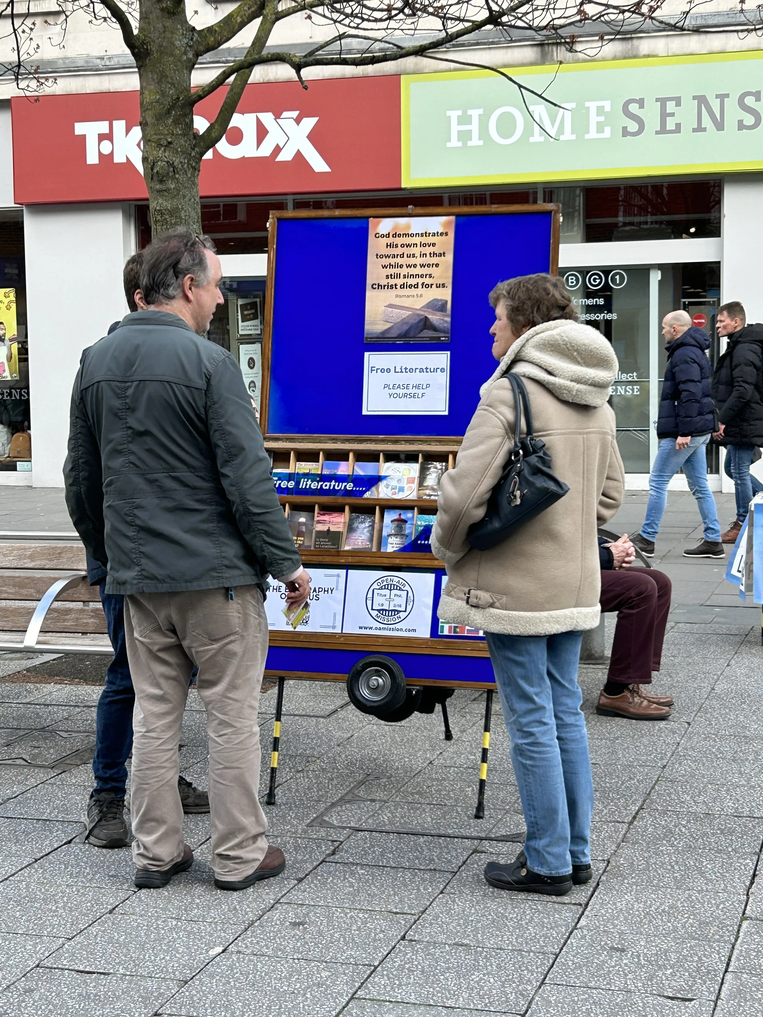 Muslim Young Men Hear the Good News – Southampton Evangelism