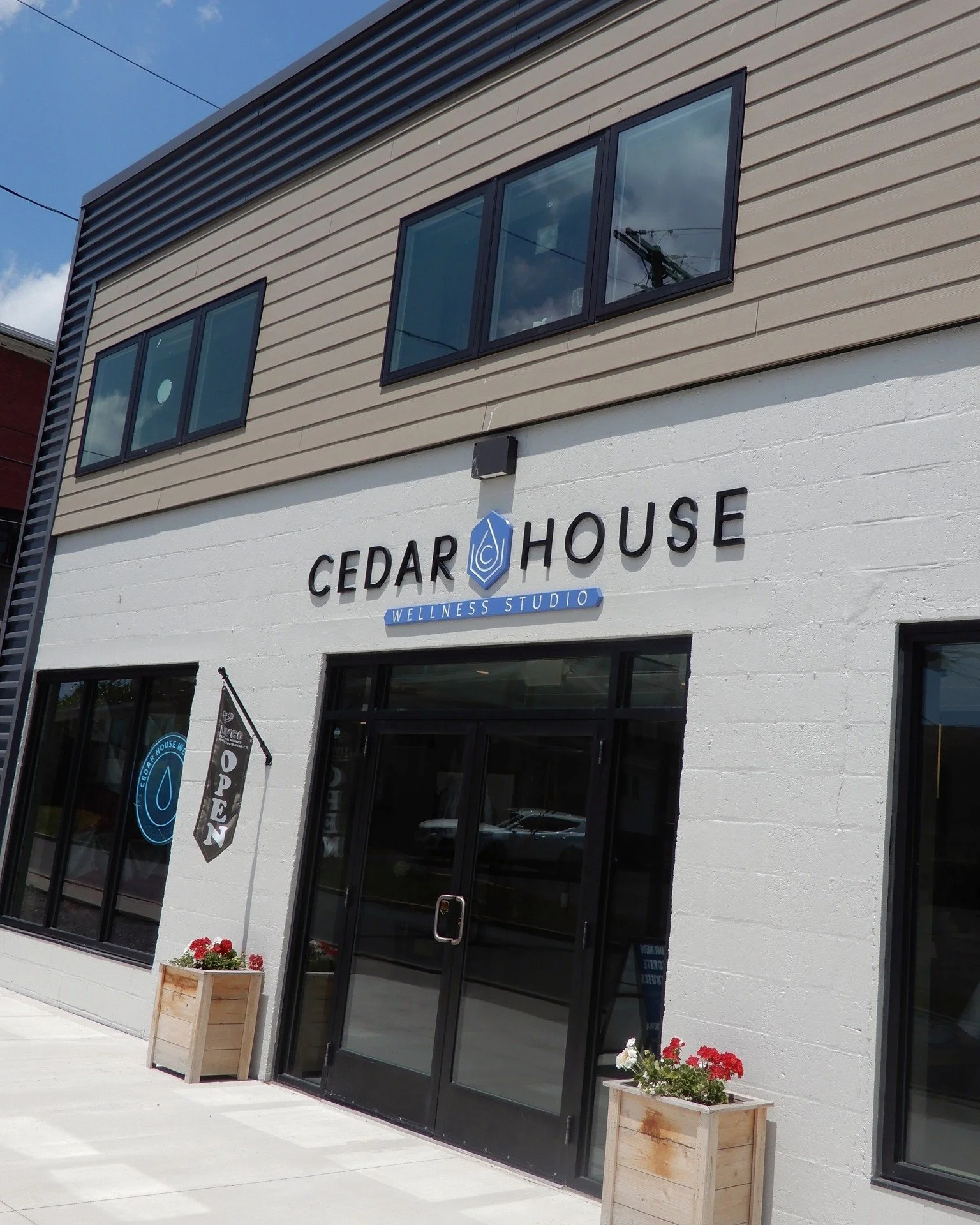 Happy Monday Geneseo!💙

After this holiday weekend, we know now is the perfect time for a recovery session. 

We're here all week if you need us!

#cedarhousewellnessny #visitgeneseo