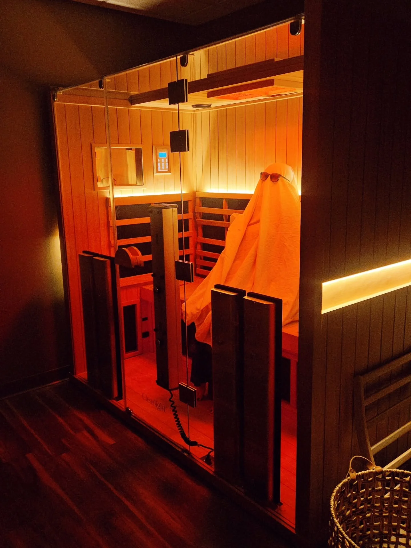 Nothing spookier than tight muscles and no sauna session booked. 👻

#cedarhousewellnessny
