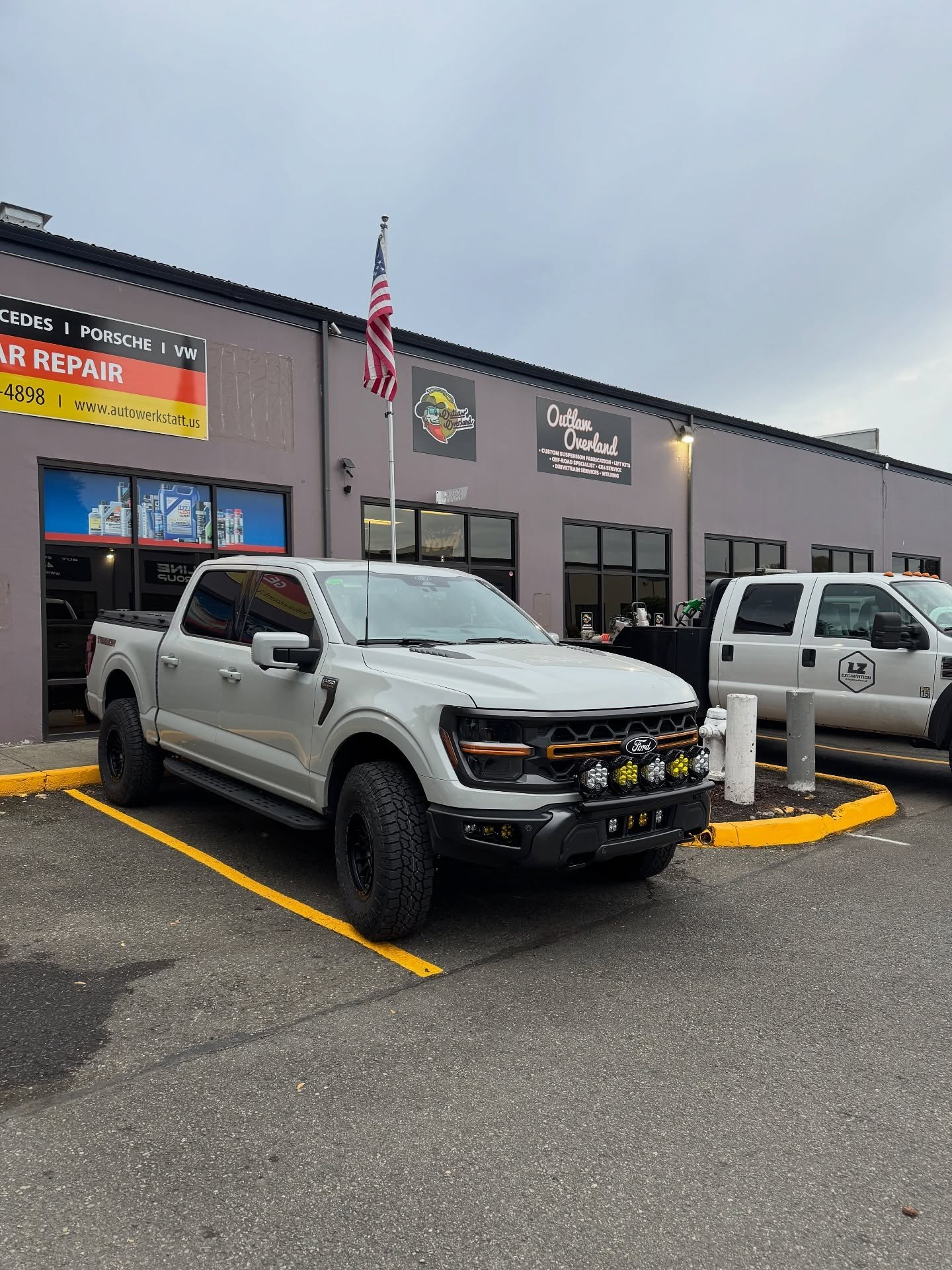 F150 Tremor we put a full @adsracingshocks suspension kit on with @ivdsuspension upper control arms, then installed 15 @bajadesigns lights on it! We built the frontal that harnesses th 5 LP6 lights! Bolts to the factory bumper 
.
.
.
.
.
.
.
#Outlawo