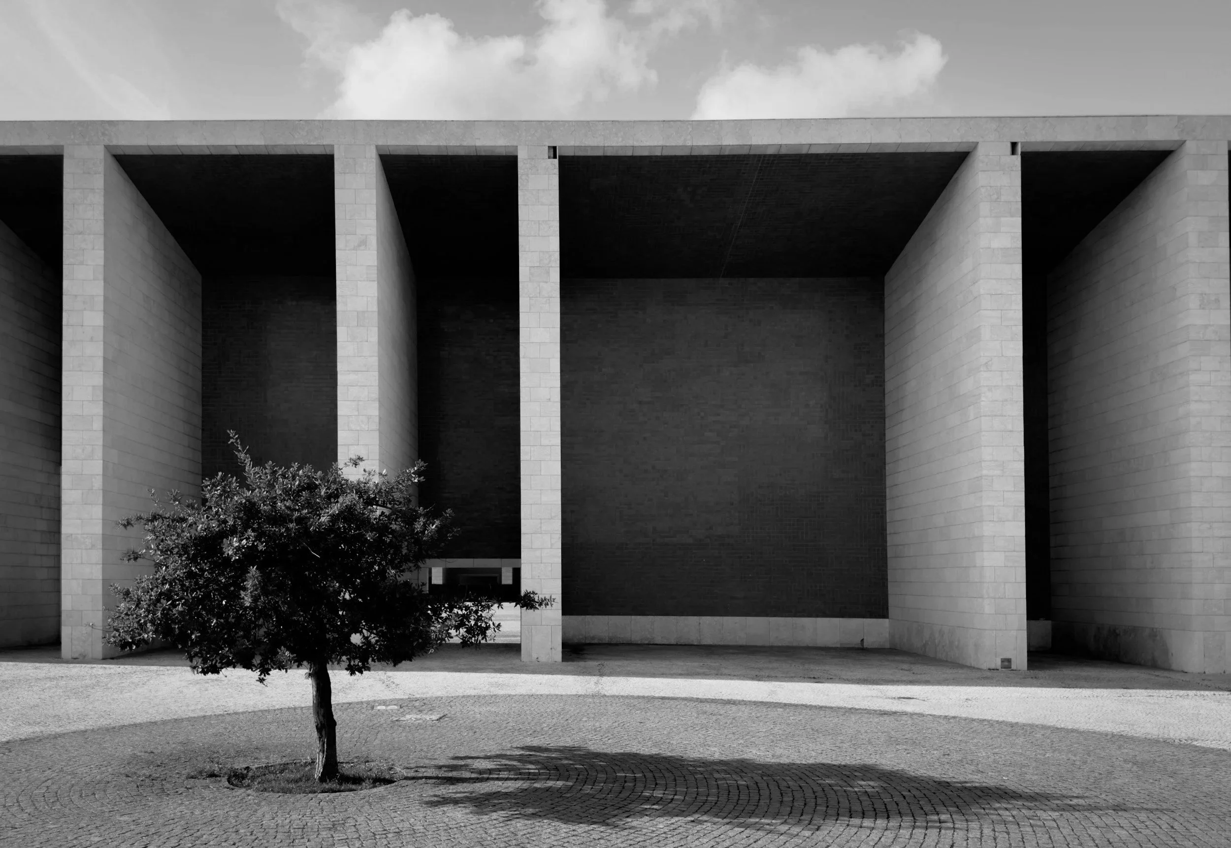 ACCEPTING U.S. SELF-DIRECTED RETIREMENT FUNDS INTO PORTUGUESE GOLDEN VISA FUNDS: A Risk Assessment and Strategic Analysis