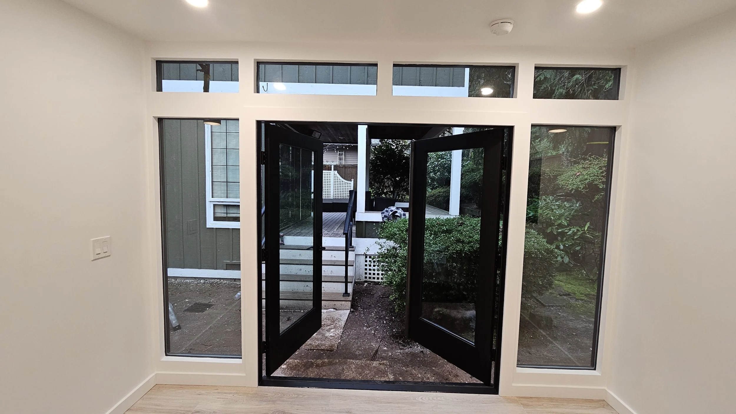 STUDIO SHED 4 finished front door