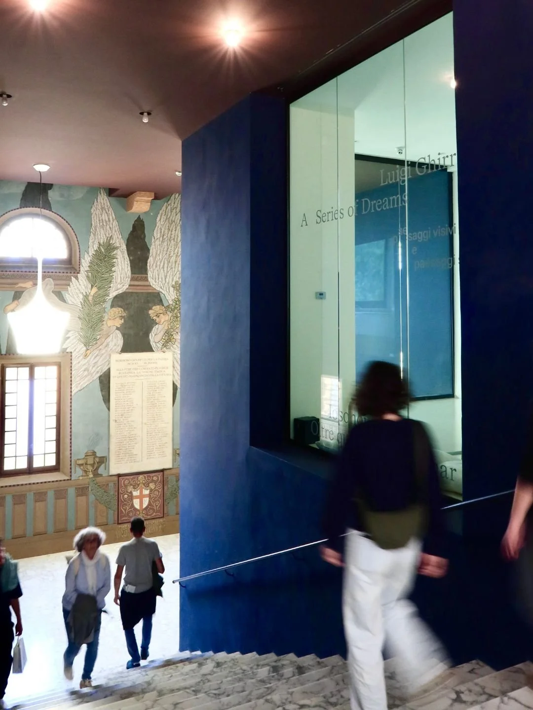 Reportage fotografico d'atmosfera a Palazzo dei Musei, Reggio Emilia. Documentazione visiva degli spazi espositivi e dell'architettura museale per la mostra di Luigi Ghirri.