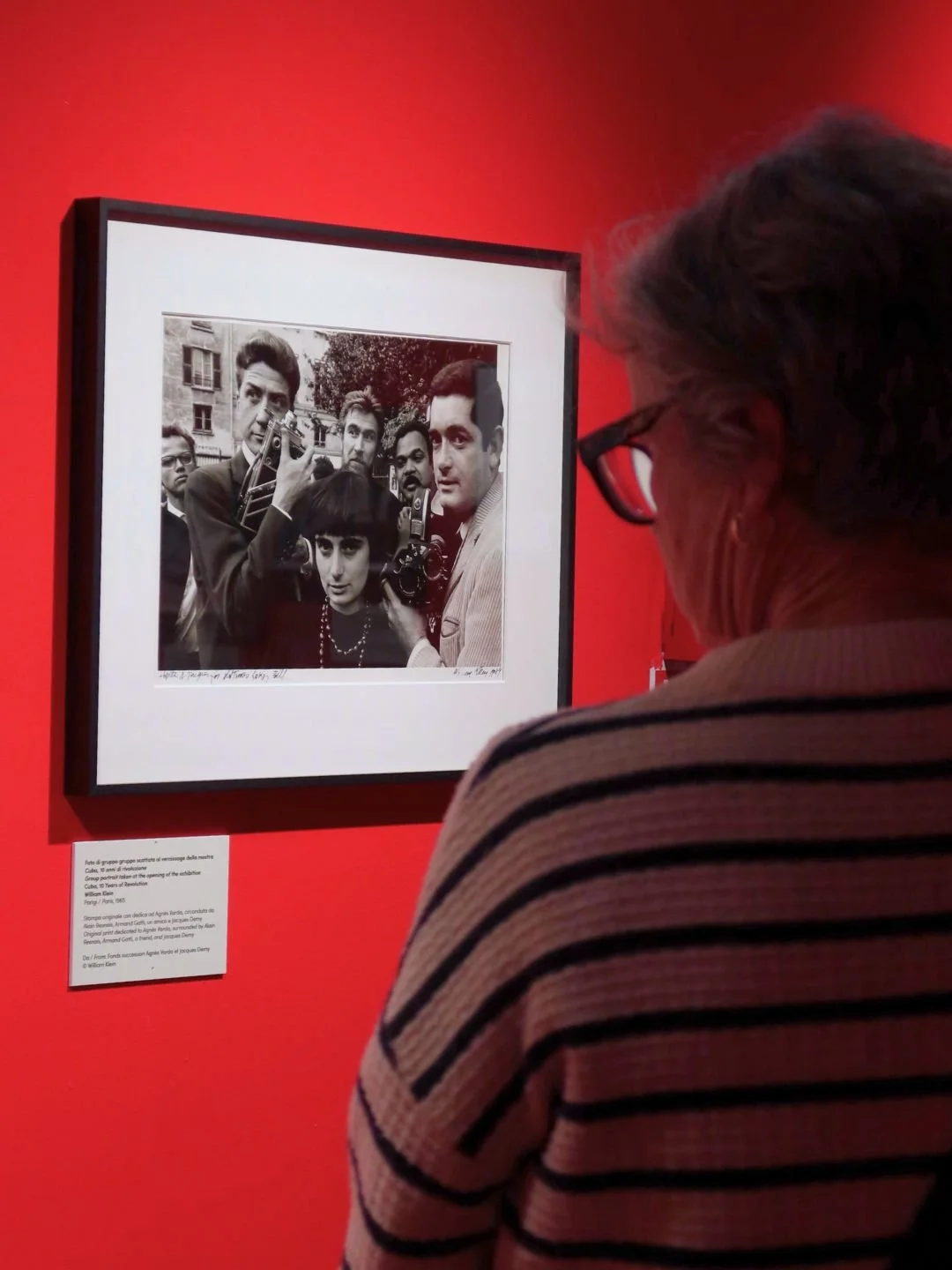 Studio d'ambiente e interazione del pubblico con le opere allestite presso la Galleria d'arte Modernissimo a Bologna per la mostra di Agnès Varda.