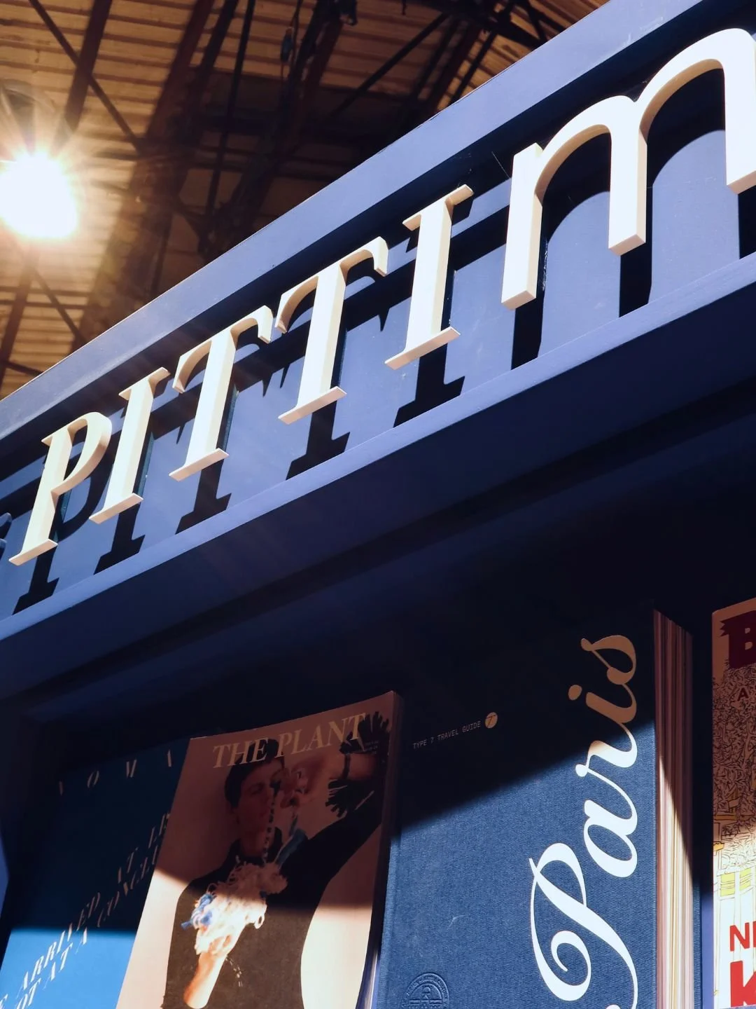 Dettaglio della segnaletica espositiva e dei progetti editoriali presentati alla Stazione Leopolda. Ricerca sulla grafica e sulla cultura visiva contemporanea.