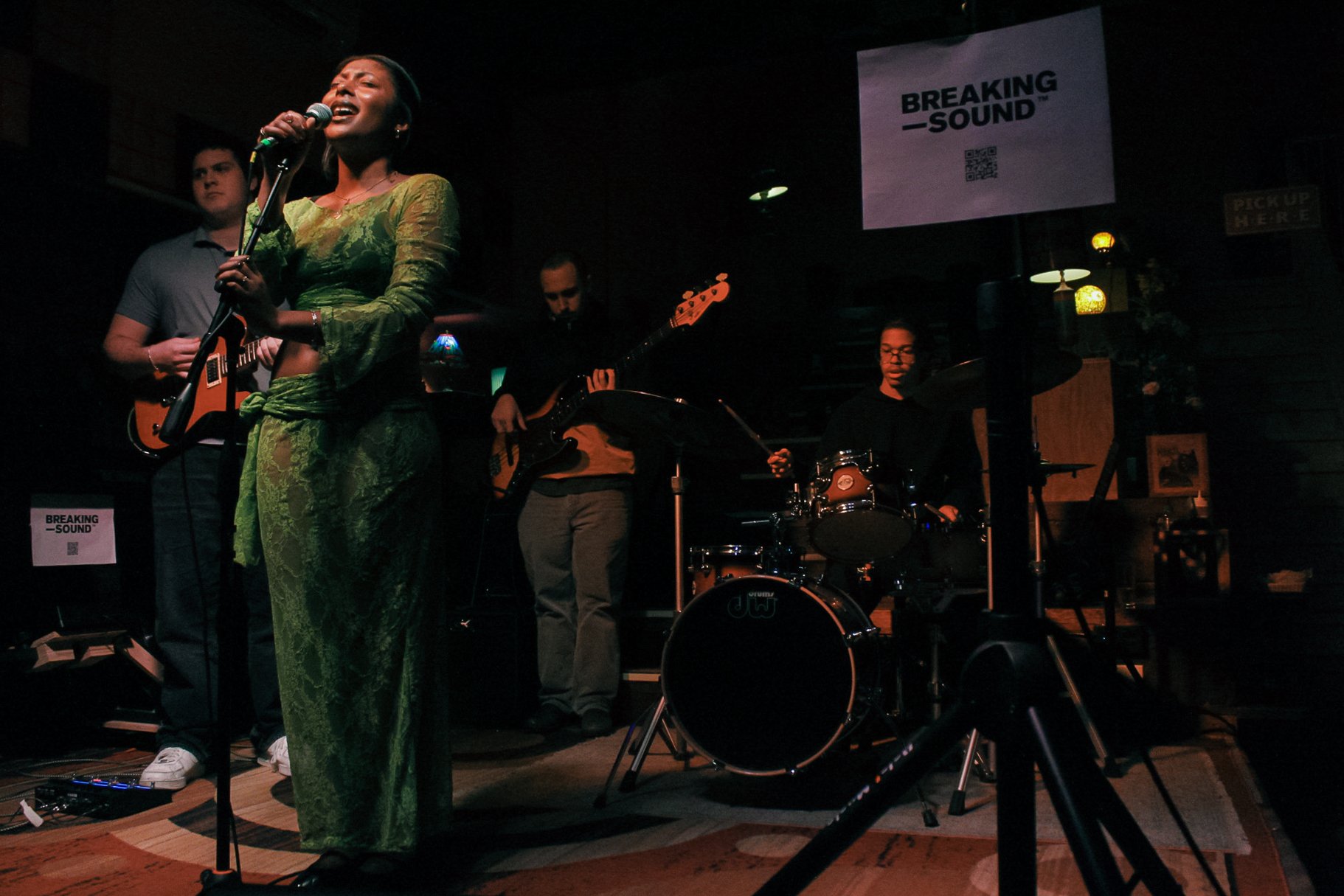 yasmina breaking sound show-16.JPG