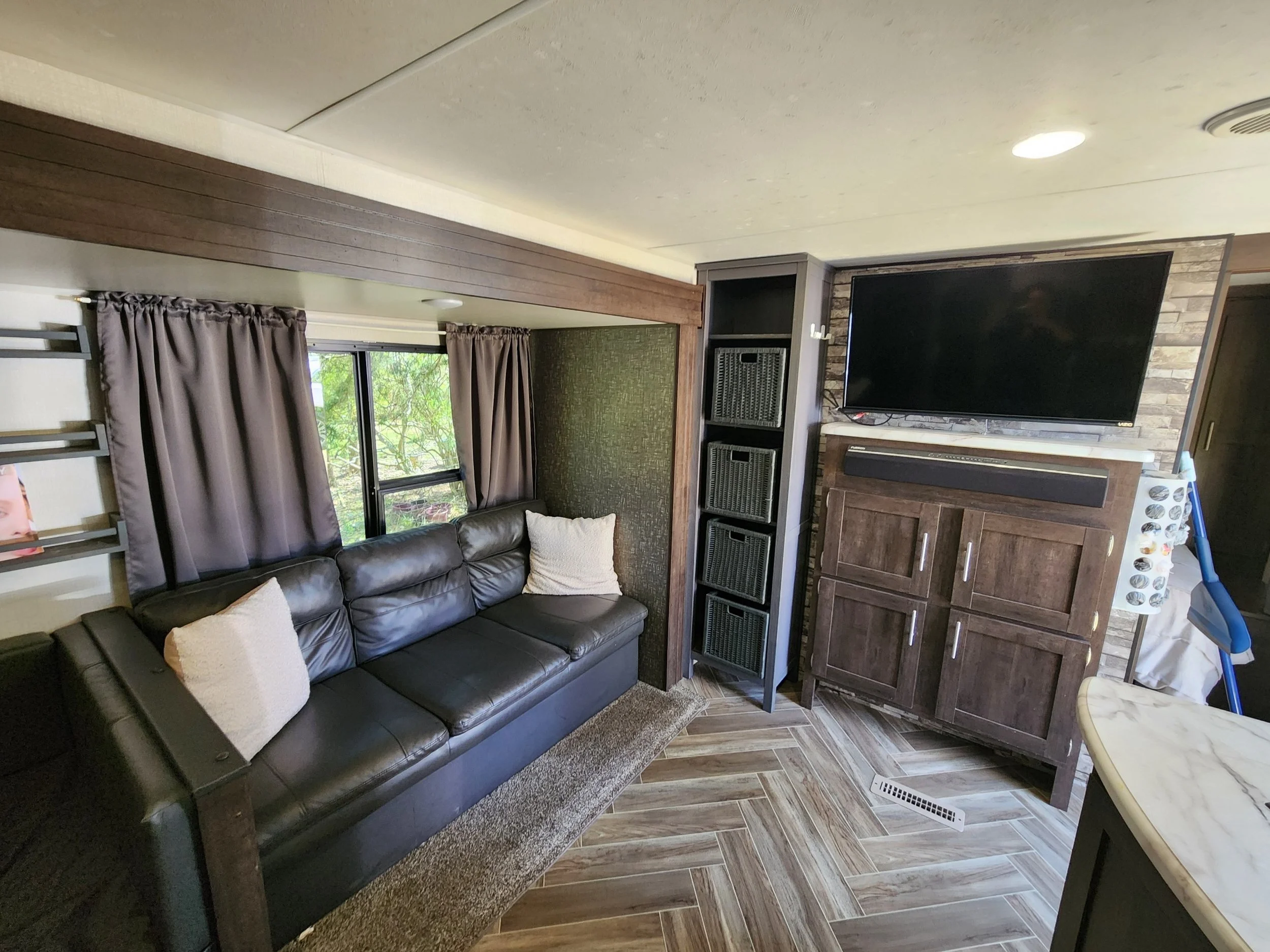 Sportsmen- Living Area