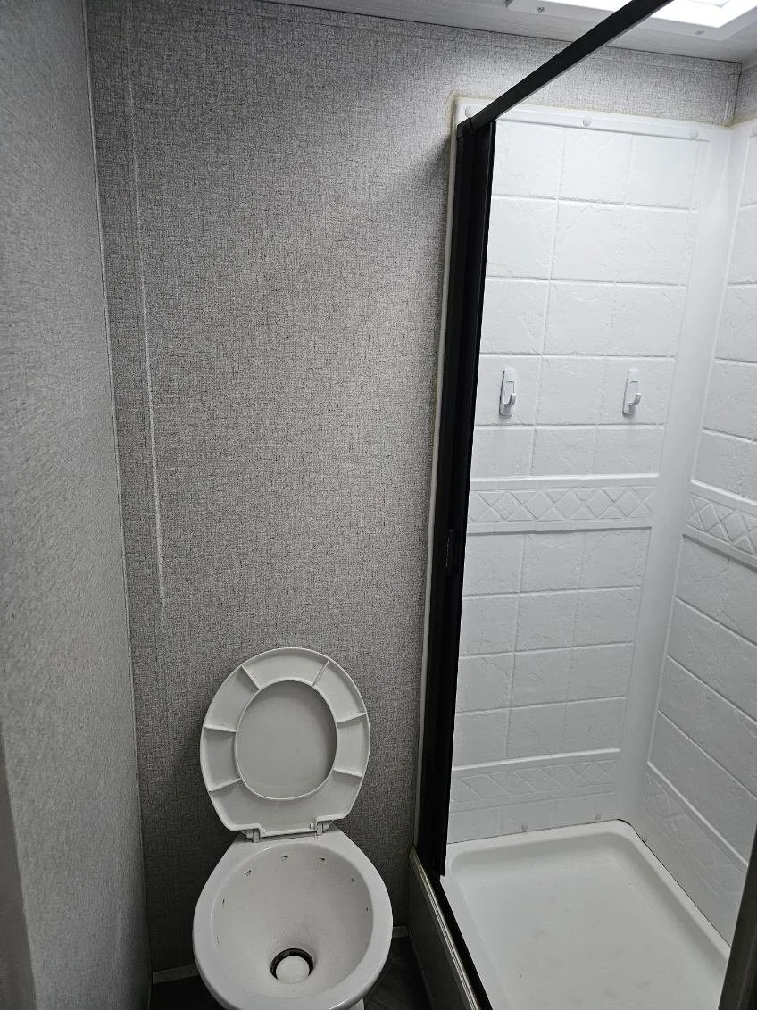 Della Terra- Bathroom