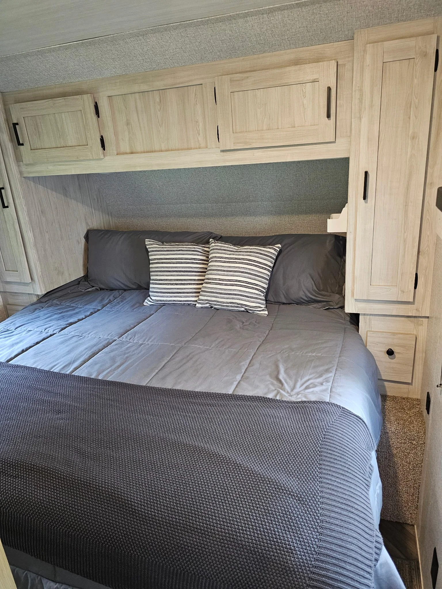 Della Terra- Bedroom with King Bed 