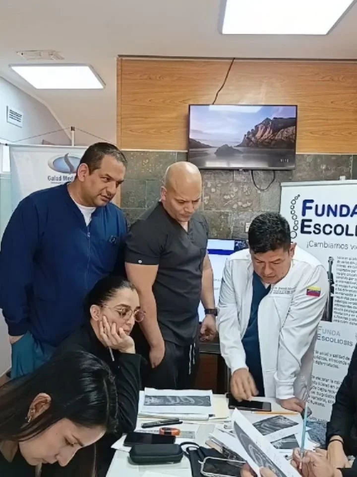 El balance sagital se aprende haciendo, y as&iacute; lo vivimos en Fundaescoliosis.

​Una de las mejores experiencias que nos dej&oacute; nuestro pasado curso fue ver el compromiso de los especialistas por perfeccionar cada detalle. 

Aqu&iacute; cap
