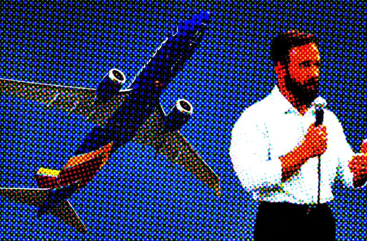 Mayor gives up on city, flies away