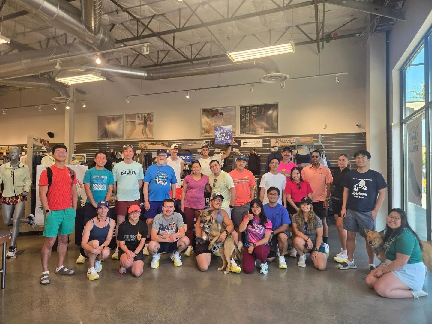 Weekly recap! 📸

Photos 1️⃣ - 3️⃣: Our Roadrunner Sports x Brooks shoe demo collab! 👟 It was so fun trying on the Hyperion Max 4 and receiving some fun swag from Brooks! 💖

Photo 4️⃣: Our 2nd ever Federal Way run! Thank you all so much for coming 