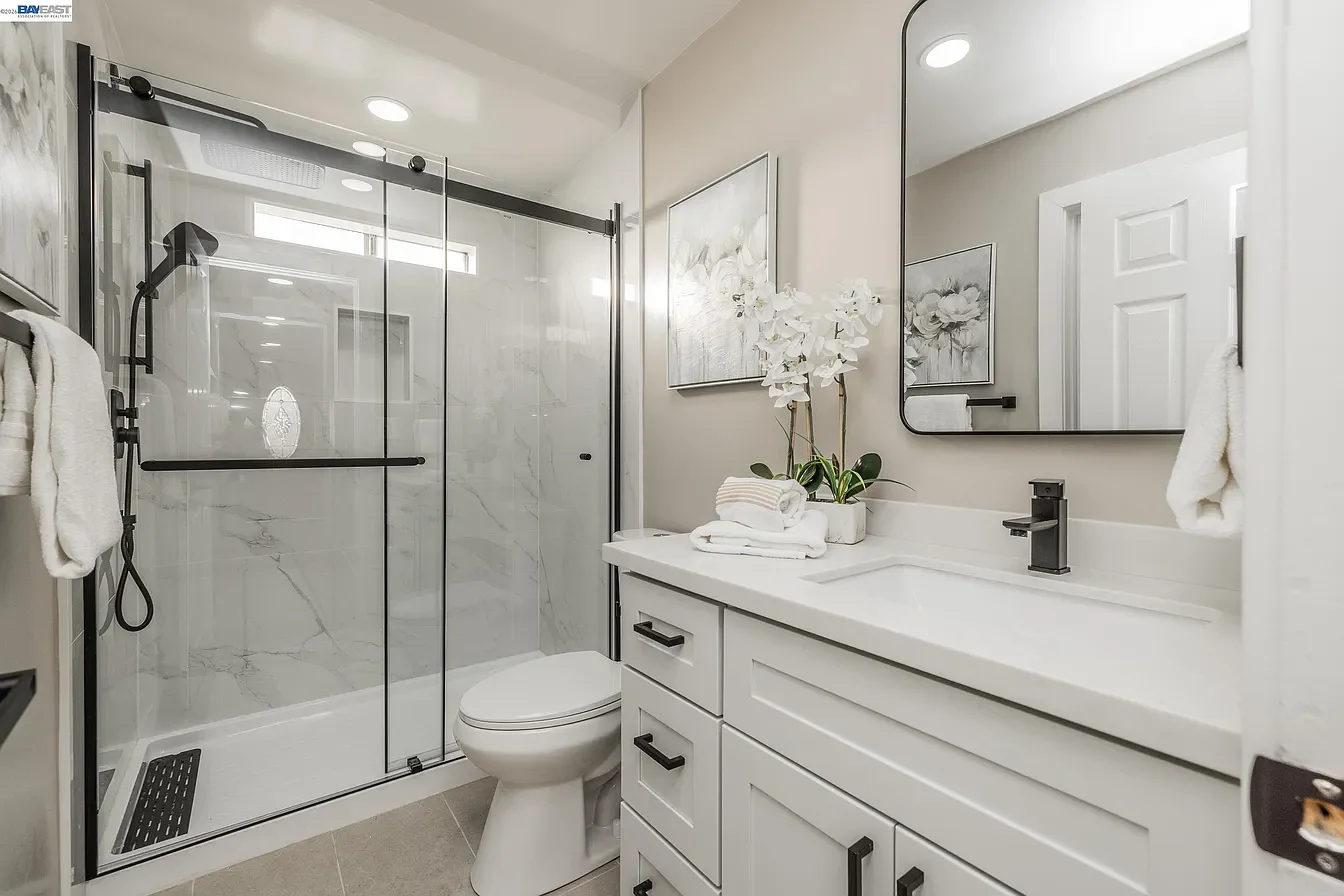bathroom glacier.webp