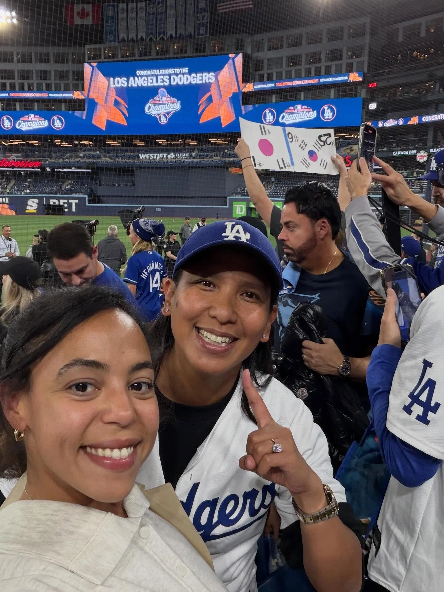 The DRAMA. 😱

World Series. Game 7. Dodgers WIN! 🏆

THIS Will be one of the greatest World Series Games EVER. ⚾️💪

From fighting players rushing the field, stadium quieting home runs, getting boo&rsquo;d by Blue Jays fans, and having the Dodgers c