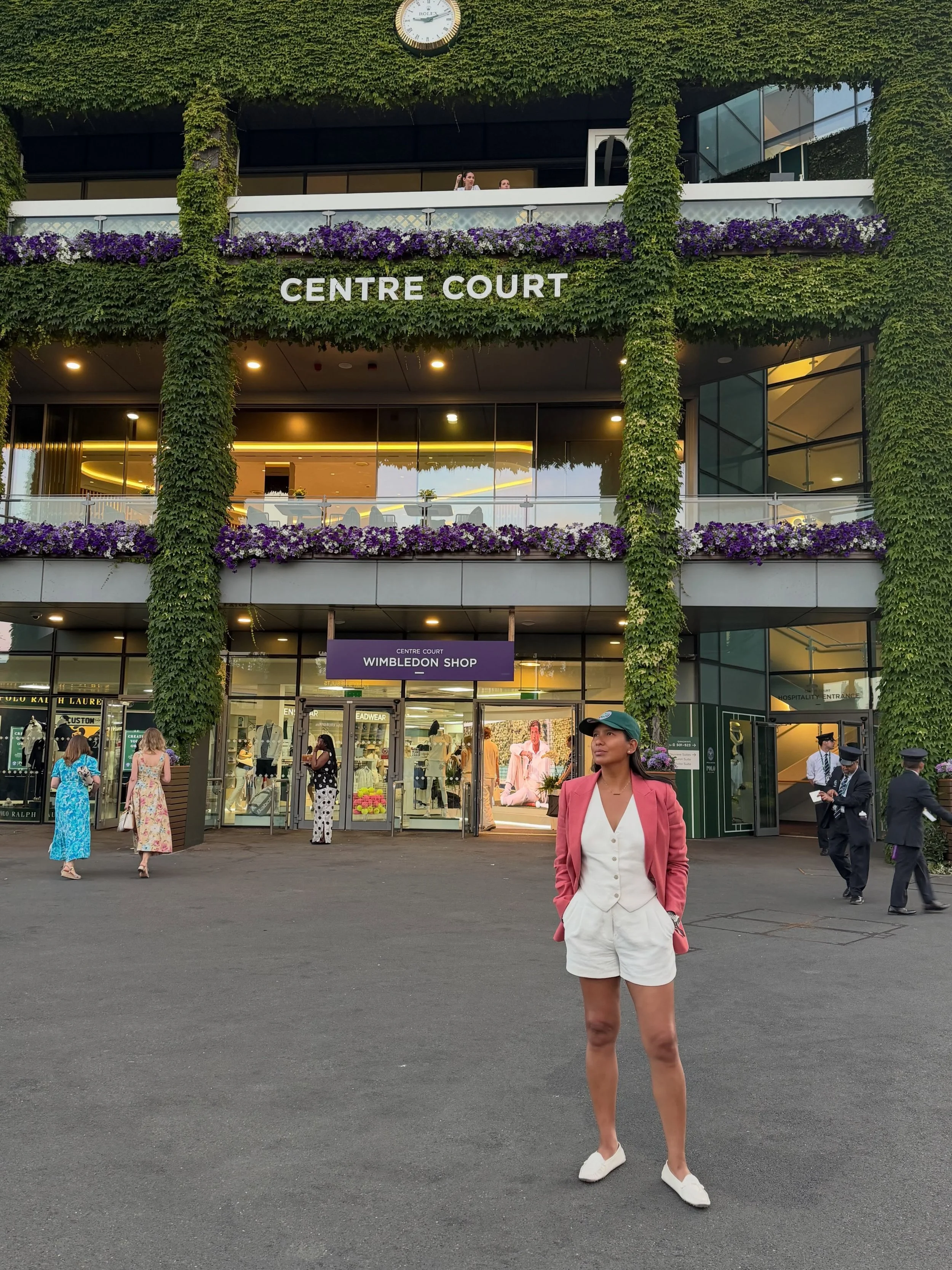 Wimbledon, you are a VIBE. 🎾🇬🇧

Spending the Fourth of July at Centre Court while cheering on a fellow Filipina, watching her make history on one of the BIGGEST stages in tennis, is something I&rsquo;ll NEVER forget. I am filled me with so much pr
