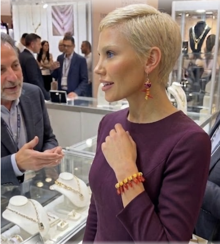  In a room filled with fine jewelry, the Mawu Lisa Suite makes its own statement—handcrafted with vibrant color, artistic detail, and a spirit of individuality.   Available by Commission 