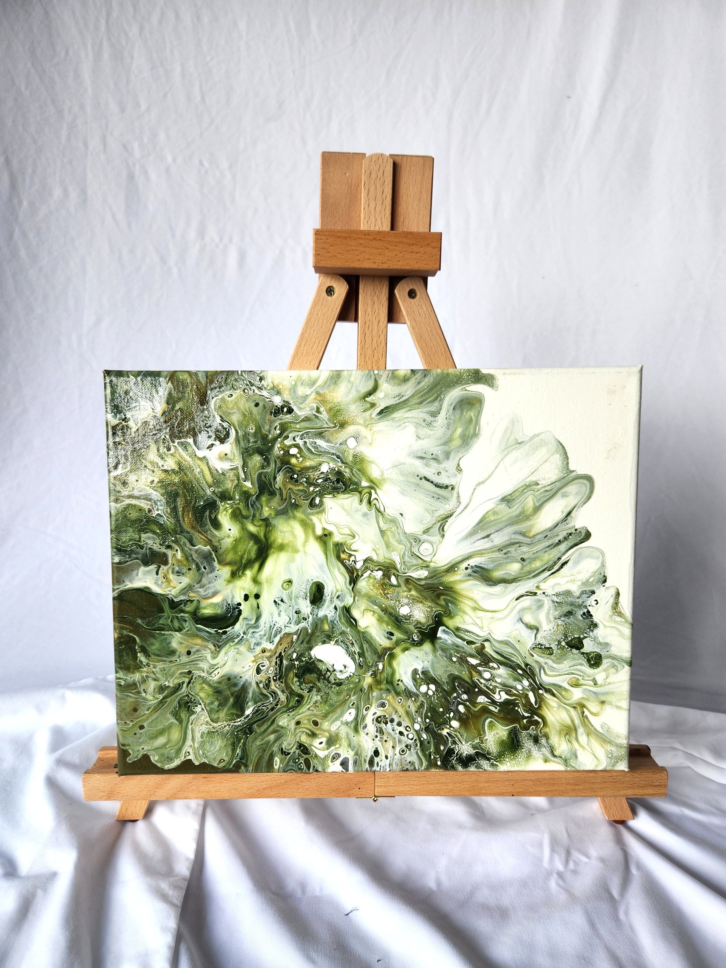 Green camo easel (5).jpg
